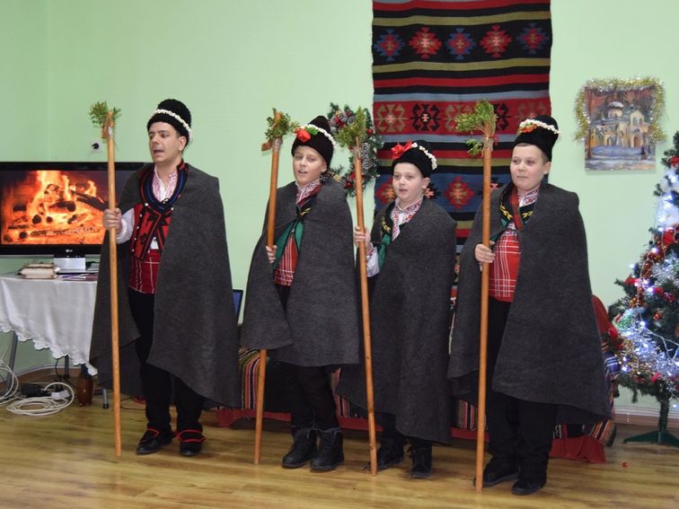 45e676cc-3aa4-45c0-b374-2fd64aeafac8-2 Коледен концерт в Клуб на пенсионера „Радка Чаушева“ се проведе в гр. Каварна