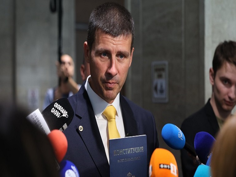 Ивелин Михайлов: Осем незаконни депутати участвали в избора на премиера