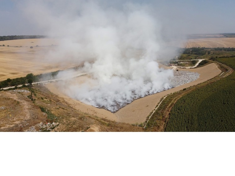 8b8dd041-41d7-45b6-9e80-9359f956ab28-1 Пожар в депото за отпадъци до Разград