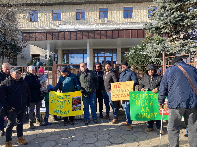 Протест пред РИОСВ срещу фотоволтаици