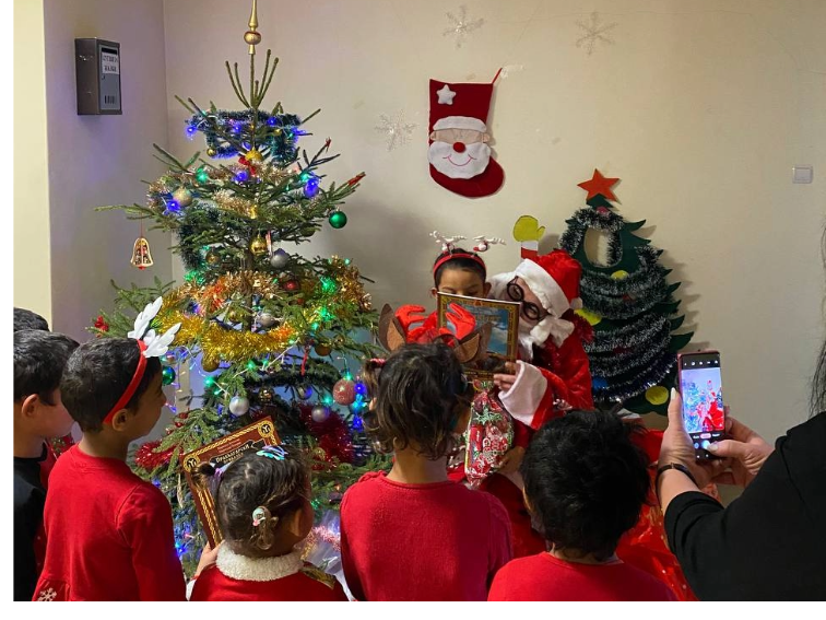 Подаръци за Рождество получиха децата от Центъра за деца на улицата, гр. Брацигово