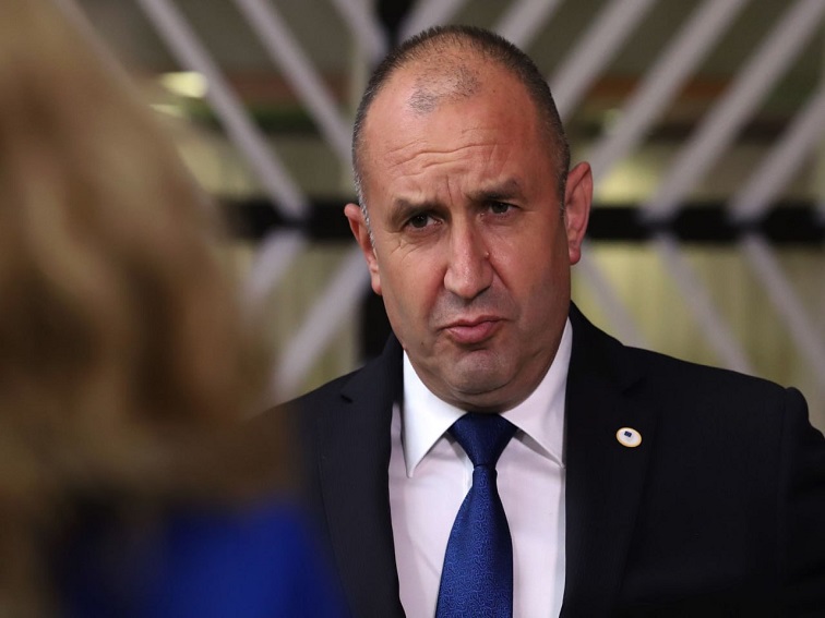 Президентът Румен Радев ще посети днес Плевен и Гулянци