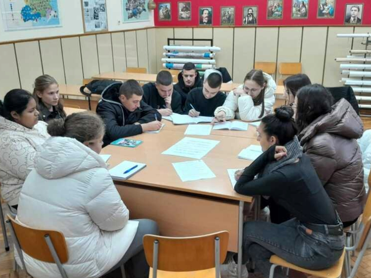 f1150862-fa0d-444f-88f0-63624c561abc-2 Ученици от Попово разказват за военно обучение в нов сборник