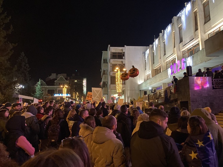 Вторият масов протест срещу правителството доведе до оставка