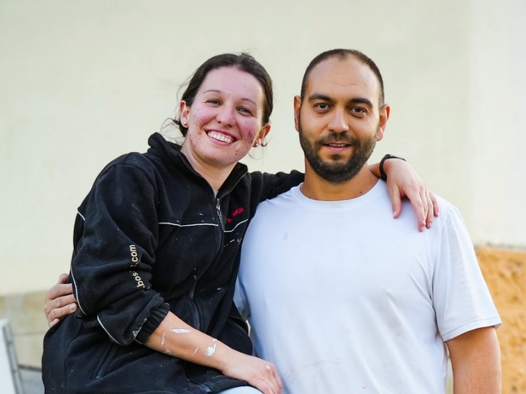 Младо семейство възстановява лекарския кабинет в ловешко село