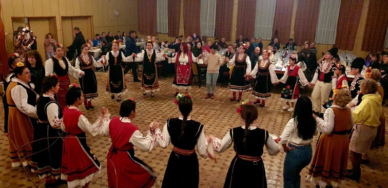 0fdeaf5a-3116-4360-a10e-f9dc12f1e42a Спасово обедини поколенията в един различен Трифон Зарезан