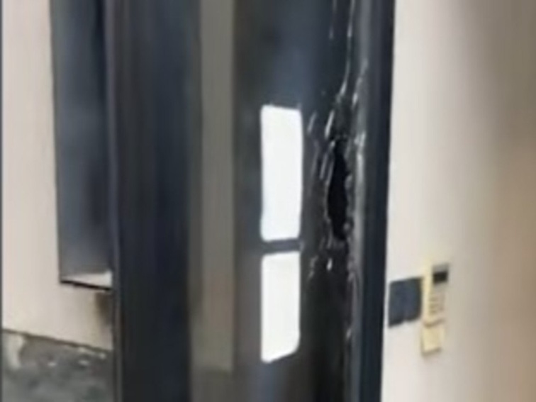 Офис на партия „Величие“ е станал обект на вандалска проява