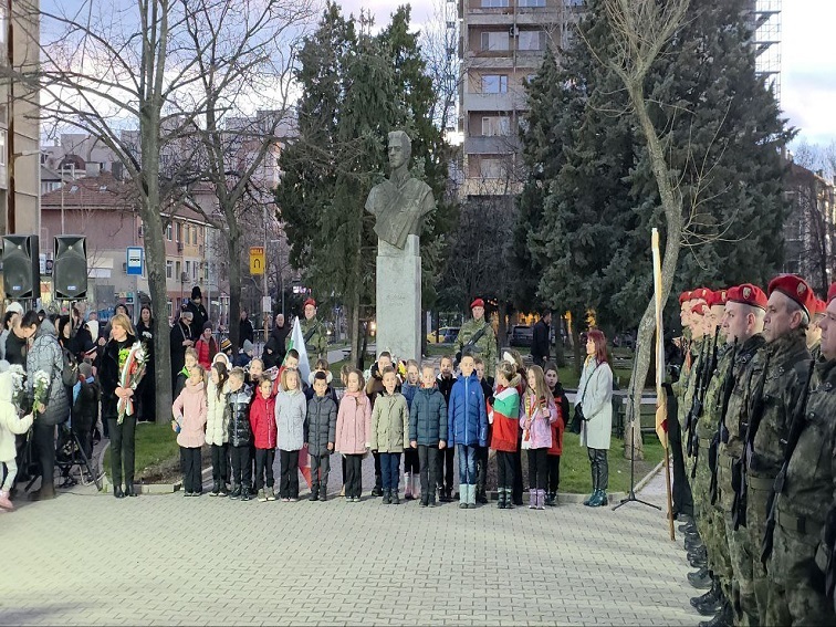 6035d108-15d4-473e-954b-2e6b191ee8f7-2 Почит към Апостола: България отбелязва годишнината от гибелта на Васил Левски