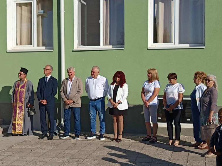 a624e8b2-8ca2-4928-95fc-6939a4625f24 Агресия срещу учители - институционално бездействие на всички нива - директор, кмет, полиция и МОН не виждат проблем…