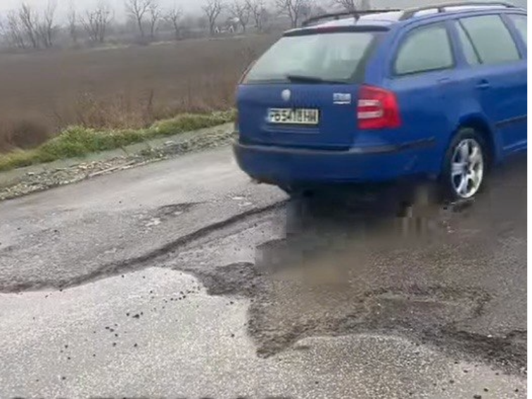 f6f8a065-481c-4fa7-a77d-db54d46e8801 Пътят Пловдив-Първенец повече от година в ремонт