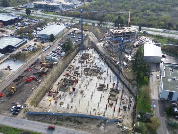 Въпреки кадровата криза в сектора, МС подписа меморандум за нова частна болница