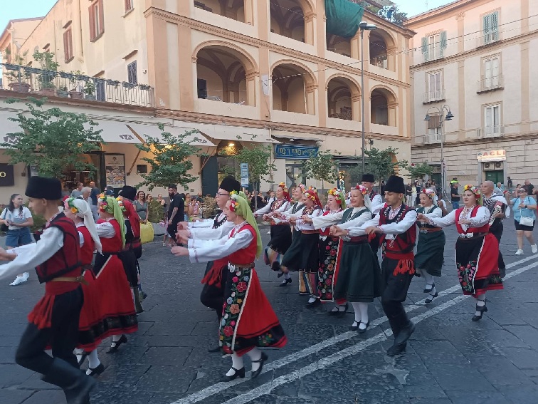 6d9b9b45-25d7-4892-a138-0db3c070ce54-1 Магията на българския фолклор, ФТА „СИВЕК“ с триумф на фестивала „TARANTELLA DEL VESUVIO“