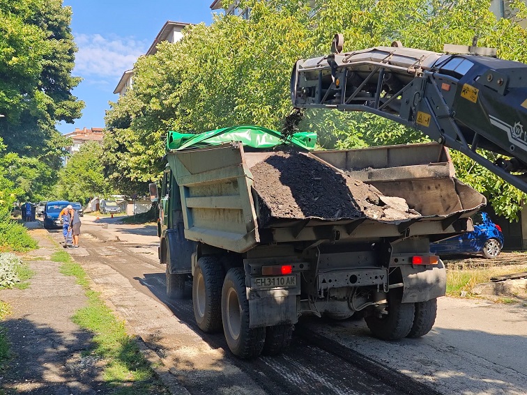 Продължават ремонтите на улици и тротоари в Плевен