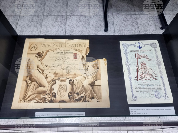 56546136-d07e-4031-b4fe-f885e3eb6e18-1 Изложба в Държавния архив – Плевен разказва за училищния живот през XX век
