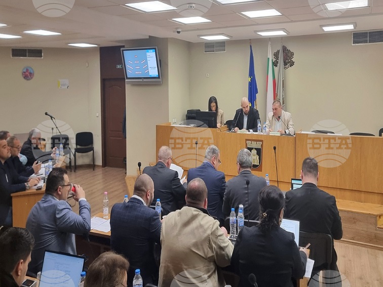 dbff08d5-2e74-4ec2-835f-9469d709c0b9-2 Общинският съвет в Плевен одобри 15% увеличение на заплатите на кметовете